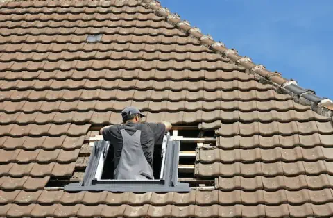 Pose de velux - La Vicomté-sur-Rance